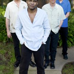 The Robert Cray Band  – I'm Just Lucky That Way