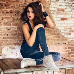 Selena Gomez – Fly  To  Your  Heart