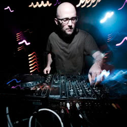 Moby – Walk With Me [Carl Cox Remix]