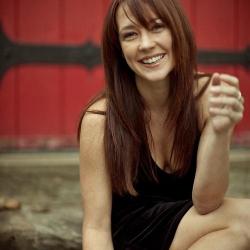 Amanda Shires – Bees In The Shed