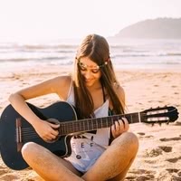 Песни под гитару поют девушки